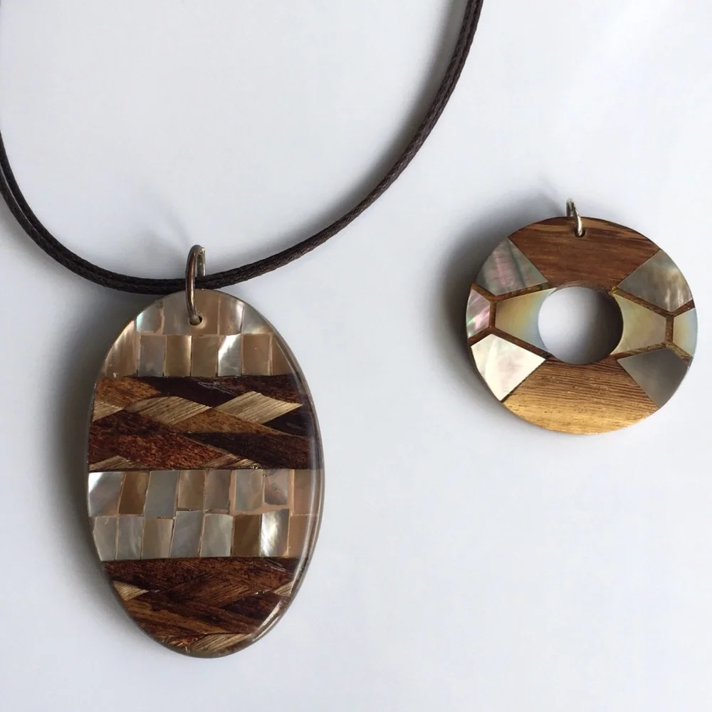 2 Pendants And A Cord Necklace Wood & Shell - Picture 7 of 7